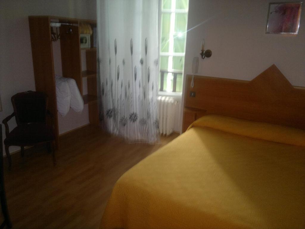 Arudy Logis Hotel De France חדר תמונה
